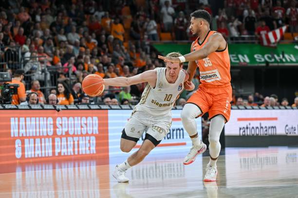 居于世界领 居于世界领